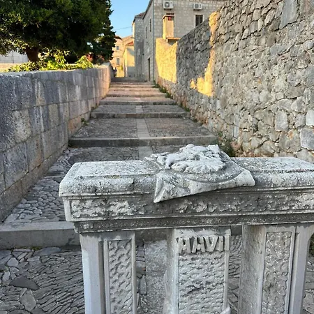 Spe Hvar Sućuraj